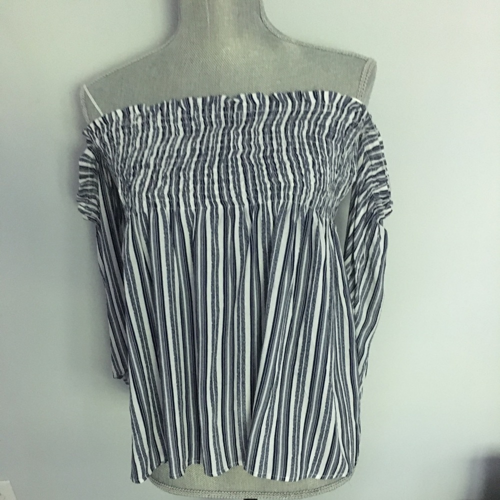 NWOT Paper Crane blouse Sz M striped cold shoulder stunning!